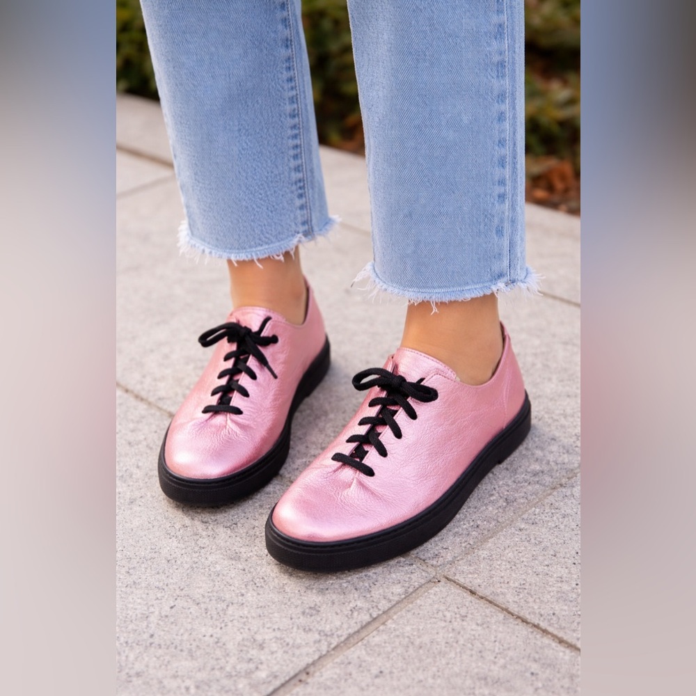 Worn once! RV Collection Leather Sneakers, size 38